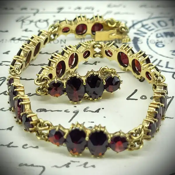 Fancy Garnet Bracelet in 9ct Gold