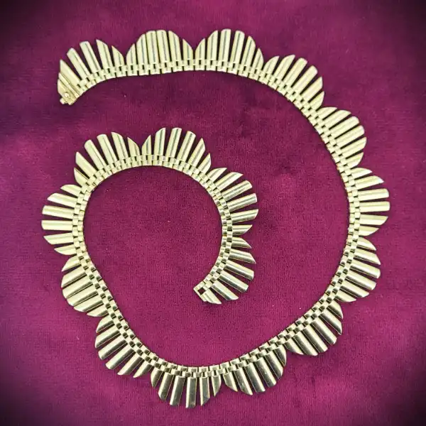 Exquisite Cleopatra Necklace in 9ct Yellow Gold