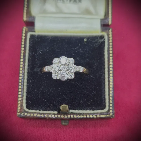 18ct Yellow Gold Fancy Diamond Ring weighing 0.75cts