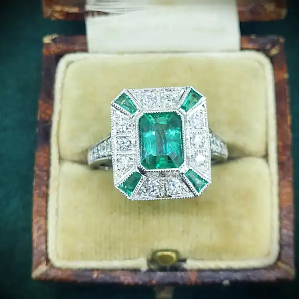 18ct White Gold Art Deco Emerald & Diamond Ring