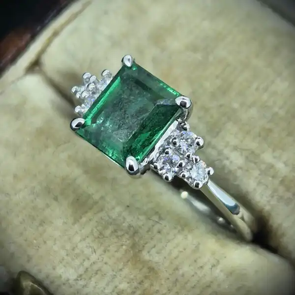Emerald & Diamond Ring Set in 18ct White Gold
