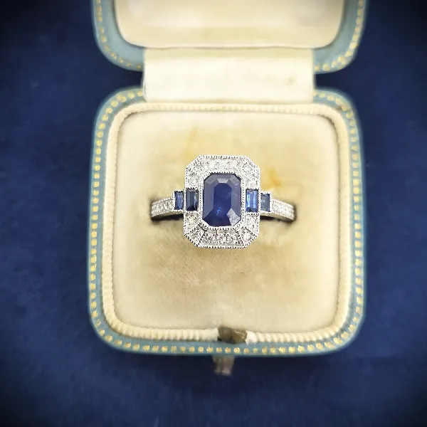 18ct White Gold Diamond & Sapphire Ring