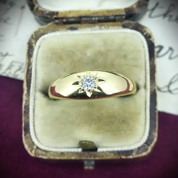 18ct Yellow Gold Gents Diamond Ring weighing 0.20cts