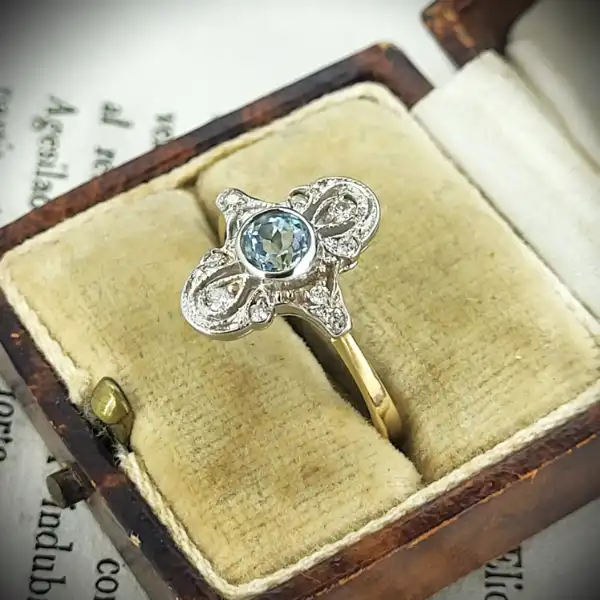 9ct Gold Art Deco Aquamarine and Diamond Ring 
