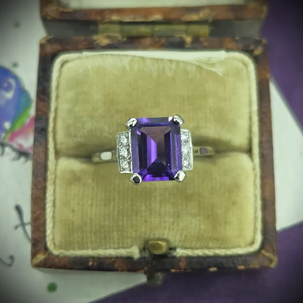 Art Deco Amethyst and Platinum Ring in Platinum