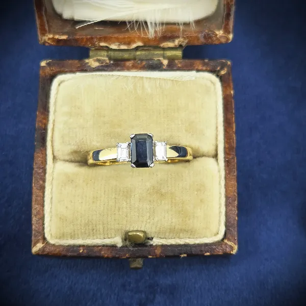 Diamond & Sapphire Ring in 18ct Yellow Gold