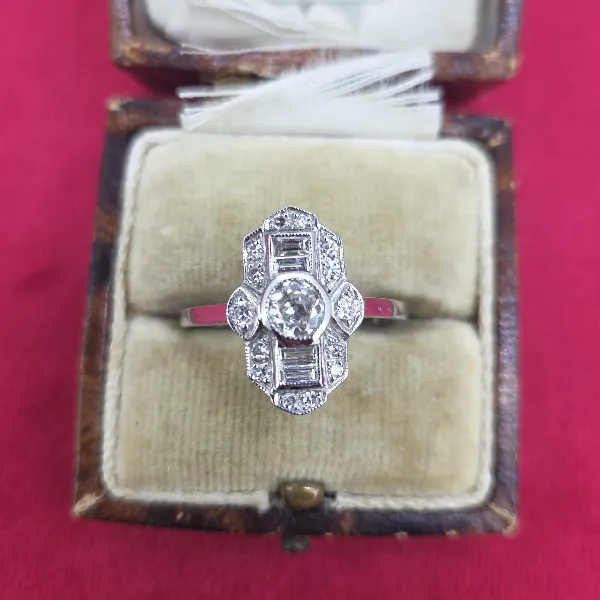 Art Deco Diamond Ring in Platinum 