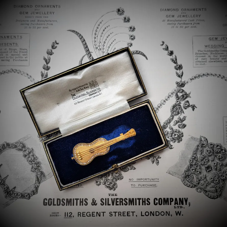 18ct Gold & Diamond Guitar Brooch
